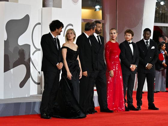 IPA88410473 - Venice International Film Festival 2026 - Night 10 - Red carpet event for the film *UN BON AVOCAT*. Pictured: the cast  Copyright: xManuelexMangiarottix xPoolxPhotoxEventsx08x IPA88410473