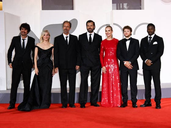 IPA88410745 - Venice, 83rd Venice International Film Festival 2026 - Night 10 - Red carpet for the film *UN BON AVOCAT*. Pictured: Simon Jacquet, MÃ lanie Laurent, Tristan Seguela, Laurent Lafitte, Carole Bouquet, Anthony Bajon, and Gedeon Ekay  Copyright: xAlbertoxTerenghi PoolxPhotoxEvenx xPoolxPhotoxEventsx08x IPA88410745