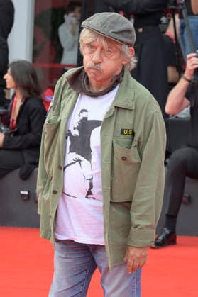 Paolo Rossi at the premiere of the film *Dio ride* at the 2023 Venice Biennale—the 83rd Venice International Film Festival—at the Palazzo del Cinema in Venice, September 11, 2026 Foto:xA.xM.xTinghinox xFuturexImagex ride_6903