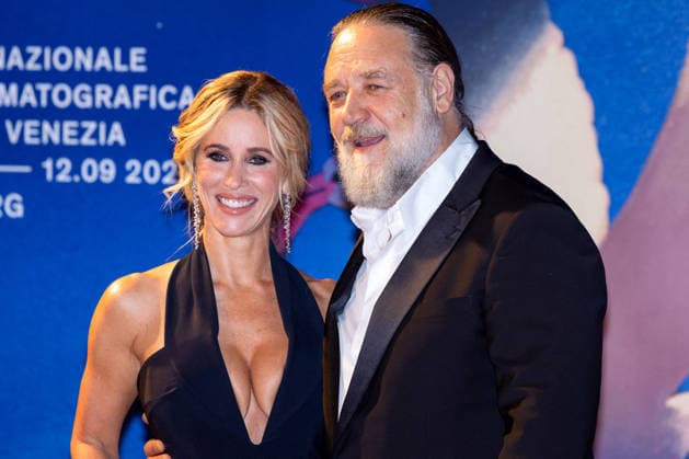Britney Theriot and Russell Crowe attending the screening of *What Love Builds* during the 83rd Venice International Film Festival at Sala Darsena on September 11, 2026, in Venice, Italy. Lucia Sabatelli, Venice, Italy  Copyright: xLuciaxSabatellix xBestimagexLuciaxSabatellix xBestimagex