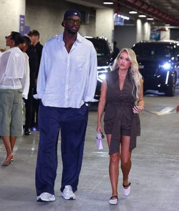 US Open - Julius Randle and wife Kendra Shaw Arrival - New York Julius Randle and wife Kendra Shaw arrive at the men semi final Tiafoe vs Shelton at the US Open in New York on September 11, 2026. Photo by Charles Guerin ABACAPRESS.COM New York City NY United States  Copyright: xGuerinxCharles ABACAx