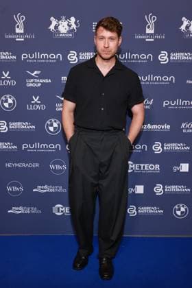 2026 German Acting Award: Sebastiano Schweitzer on the red carpet for the 15th anniversary of the German Acting Award and the 20th anniversary of the BFFS, Pullman Berlin Schweizerhof, September 11, 2026 Copyright: xEventpress Kratschx