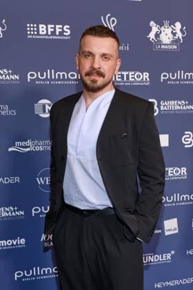 2026 German Acting Award: Edin Hasanovic on the red carpet for the 15th anniversary of the German Acting Award and the 20th anniversary of the BFFS, Pullman Berlin Schweizerhof, September 11, 2026 Copyright: xEventpress Kratschx