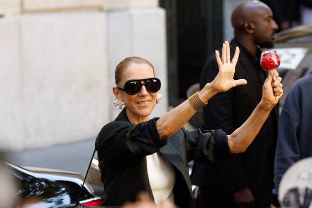 Celine Dion greets her fans as she leaves her hotel before heading to the Plenitude Arena, where she will kick off her Paris concert series on September 12, 2026. Cyril Moreau, Bestimage. Celine Dion greets her fans upon leaving her hotel before heading to the Plenitude Arena, where she will begin her Paris concert series on September 12, 2026, Paris, France  Copyright: xCyrilxMoreaux xBrunoxBebertx xBestimagexCyrilxMoreaux xBrunoxBebertx xBestimagex