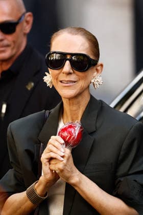 Celine Dion greets her fans as she leaves her hotel before heading to the Plenitude Arena, where she will kick off her Paris concert series on September 12, 2026. Cyril Moreau, Bestimage. Celine Dion greets her fans upon leaving her hotel before heading to the Plenitude Arena, where she will begin her Paris concert series on September 12, 2026, Paris, France  Copyright: xCyrilxMoreaux xBrunoxBebertx xBestimagexCyrilxMoreaux xBrunoxBebertx xBestimagex
