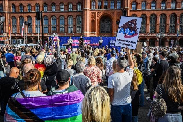 Demonstration für Zusammenhalt in Berlin ** NUR FÜR REDAKTIONELLE ZWECKE ** EDITORIAL USE ONLY **<p>Menschen versammeln sich zur Abschlusskundgebung einer Demonstration für gesellschaftlichen Zusammenhalt am Roten Rathaus vor dem Fernsehturm. Unter dem Motto Â«Zeit, dass sich was drehtÂ» sind sieben Demonstrationszüge sternförmig durch die Hauptstadt gezoge fotografiert am 12.09.2026 in Berlin. Berlin Berlin Berlin Copyright: MaurizioxGambarini *** Demonstration for Social Cohesion in Berlin ** FOR EDITORIAL PURPOSES ONLY ** EDITORIAL USE ONLY ** People gather for the closing rally of a demonstration for social cohesion at the Red City Hall in front of the TV Tower. Under the slogan Time for a Change, seven protest marches wound thei Copyright: MaurizioxGambarini doc87kkul6ruf517kk1krrk ,EDITORIAL USE ONLY