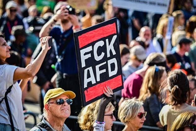 News Bilder des Tages Demonstration für Zusammenhalt in Berlin ** NUR FÜR REDAKTIONELLE ZWECKE ** EDITORIAL USE ONLY **<p>Menschen versammeln sich zur Abschlusskundgebung einer Demonstration für gesellschaftlichen Zusammenhalt am Roten Rathaus vor dem Fernsehturm. Unter dem Motto Â«Zeit, dass sich was drehtÂ» sind sieben Demonstrationszüge sternförmig durch die Hauptstadt gezoge fotografiert am 12.09.2026 in Berlin. Berlin Berlin Berlin Copyright: MaurizioxGambarini *** Demonstration for Social Cohesion in Berlin ** FOR EDITORIAL PURPOSES ONLY ** EDITORIAL USE ONLY ** People gather for the closing rally of a demonstration for social cohesion at the Red City Hall in front of the TV Tower. Under the slogan Time for a Change, seven protest marches wound thei Copyright: MaurizioxGambarini doc87kkul75jkx1l7pm8az6 ,EDITORIAL USE ONLY