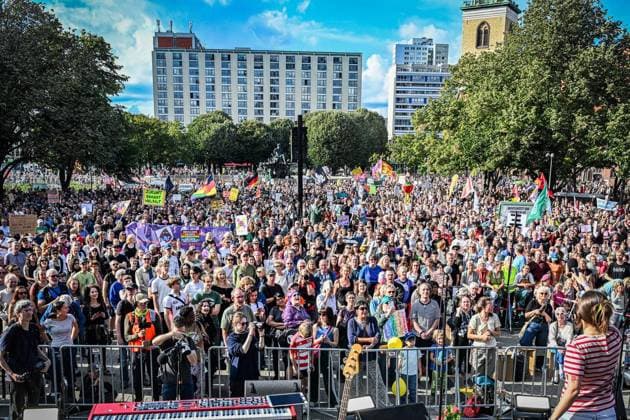 Demonstration für Zusammenhalt in Berlin ** NUR FÜR REDAKTIONELLE ZWECKE ** EDITORIAL USE ONLY **<p>Menschen versammeln sich zur Abschlusskundgebung einer Demonstration für gesellschaftlichen Zusammenhalt am Roten Rathaus vor dem Fernsehturm. Unter dem Motto Â«Zeit, dass sich was drehtÂ» sind sieben Demonstrationszüge sternförmig durch die Hauptstadt gezoge fotografiert am 12.09.2026 in Berlin. Berlin Berlin Berlin Copyright: MaurizioxGambarini *** Demonstration for Social Cohesion in Berlin ** FOR EDITORIAL PURPOSES ONLY ** EDITORIAL USE ONLY ** People gather for the closing rally of a demonstration for social cohesion at the Red City Hall in front of the TV Tower. Under the slogan Time for a Change, seven protest marches wound thei Copyright: MaurizioxGambarini doc87kkvj2mwpctjf1waxr ,EDITORIAL USE ONLY