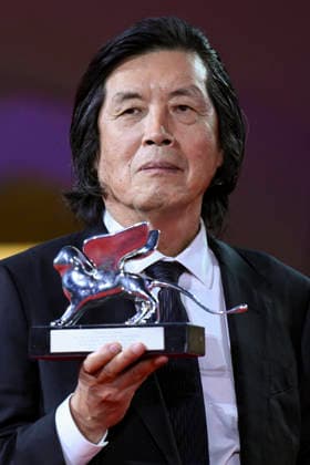 September 12, 2026, Venice, ITALY: South Korean director Lee Chang-dong holds the Silver Lion - Grand Jury Prize for his movie Ga-neung-han sa-rang (Possible Love) during the closing ceremony of the 83rd annual Venice International Film Festival, in Venice, Italy, 12 September 2026. The 83rd edition of the festival runs from 02 to 12 September 2026. ANSA ETTORE FERRARI Venice ITALY  - ZUMAa110 20260912_zaf_a110_036 Copyright: xEttorexFerrarix