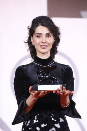 Venice 2026 Winners Photocall NB Laleh Marzban poses with the Orizzonti Best Actress Award for Moragheb (Falling House) attending the Winners Photocall Red carpet as part of the 83th Venice International Film Festival at the Lido in Venice, Italy on September 12, 2026. Photo by Nasser Berzane ABACAPRESS.COM Venice Italy  Copyright: xBerzanexNasser ABACAx