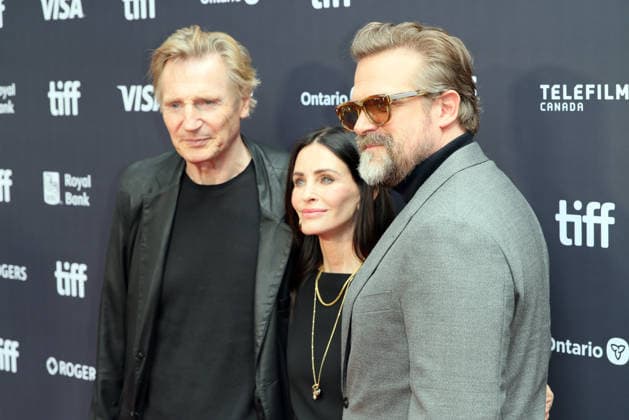 Liam Neeson, Courteney Cox, David Harbour At the photohoto call for the film *Evil Genius* during the 2026 Toronto International Film Festival at Roy Thomson HallToronto, Canada. on September 12, 2026. Copyright: xHumbertoxServin Clasos MediaPunchx