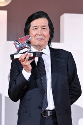 September 12, 2026, Venice, Rome, Italy: Lee Chang-dong with the Silver Lion Grand Jury Prize at the 83rd Venice Film Festival for his film Possible Love during the award ceremony at the 83rd Venice Film Festival. Venice, September 12, 2026 Venice Italy  - ZUMAa289 20260912_zia_a289_390 Copyright: xMlaxMariaxLauraxAntonellix xAgfx