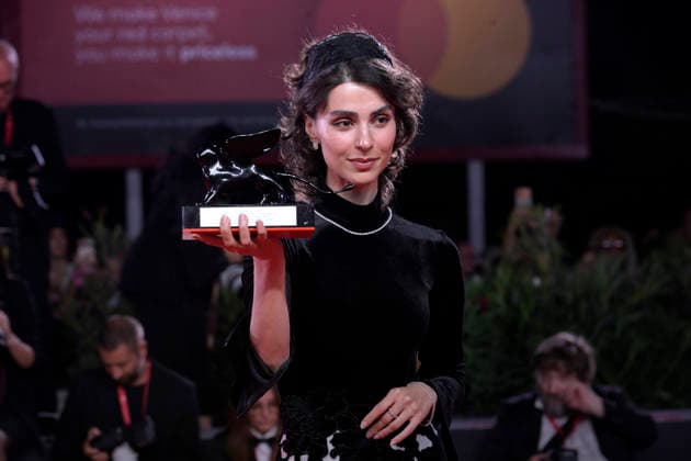 Laleh Marzban poses with the Orizzonti Best Actress Award for Moragheb (Falling House) at the Winners Photocall during the 83rd Venice International Film Festival at Sala Grande on September 12, 2026 in Venice, Italy.  VEN20260912802 RoccoxSpaziani