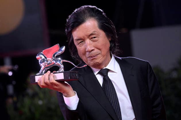 Lee Chang-dong poses with the Silver Lion Grand Jury Prize Award for Ga-neung-han Sa-rang (Possible Love) at the Winners Photocall during the 83rd Venice International Film Festival at Sala Grande on September 12, 2026 in Venice, Italy.  VEN20260912805 RoccoxSpaziani