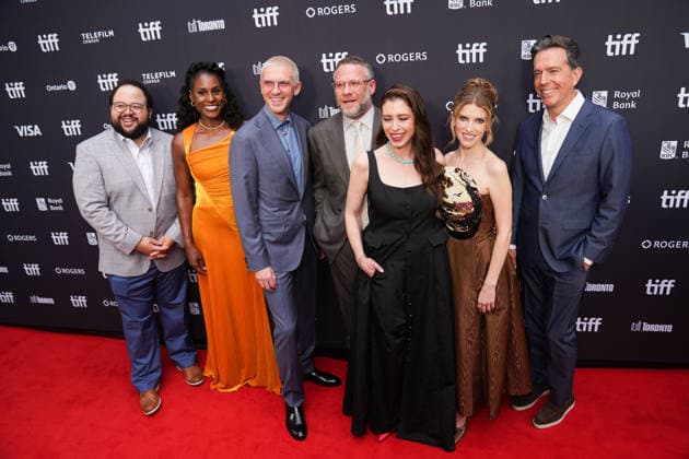 2026 Toronto International Film Festival - Babies TORONTO, CANADA - SEPTEMBER 12 (L-R) Zach Cherry, Issa Rae, Dan Stevens, Seth Rogen, Lauren Miller Rogen, Anna Kendrick and Ed Helms attend the premiere of Babies during the 2026 Toronto International Film Festival at Roy Thomson Hall in Toronto, Ontario, Canada on September 12, 2026. Mert Alper Dervis Anadolu Ontario Canada. Editorial use only. Please get in touch for any other usage.  Copyright: x2026xAnadoluxMertxAlperxDervisx