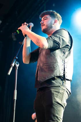 Linaje Performs in Madrid, Spain - 12 Sep 2026 Aaron Romero from the rock band Linaje performs live on stage during a festival at La Riviera. Madrid Spain Copyright: xAtilanoxGarciax xSOPAxImagesx PHOTO07166
