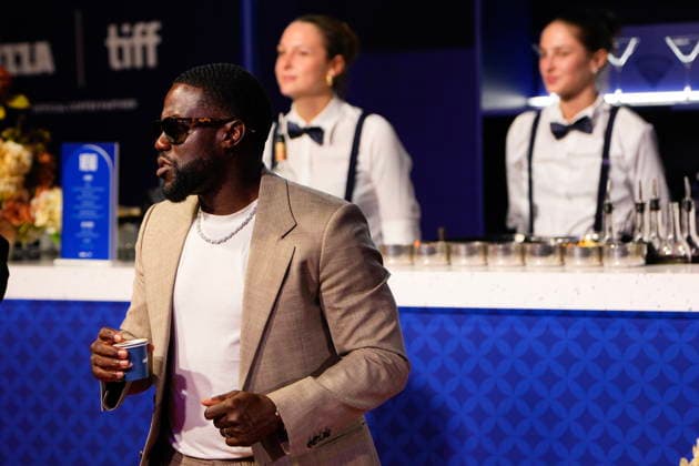 September 12, 2026, Toronto, On, CAN: Kevin Hart carries a coffee from a bar on the red carpet for the film Misty Green at the Toronto International Film Festival, in Toronto, on Saturday, Sept. 12, 2026. Toronto CAN  - ZUMAc35_ 20260912_zaf_c35_275 Copyright: xChrisxYoungx