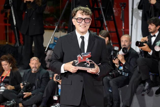 Winners of 83 Venice Film Festival photocall in Venice Lido, Italy - 12 Sep 2026 Ilya Khrzhanovsky pose with the Silver Lion for Best Director Award for Dau at the Winners Photocall during the 83rd Venice International Film Festival at Sala Grande. Venice Lido Italy Copyright: xMarioxCartellix xSOPAxImagesx _DSC5043