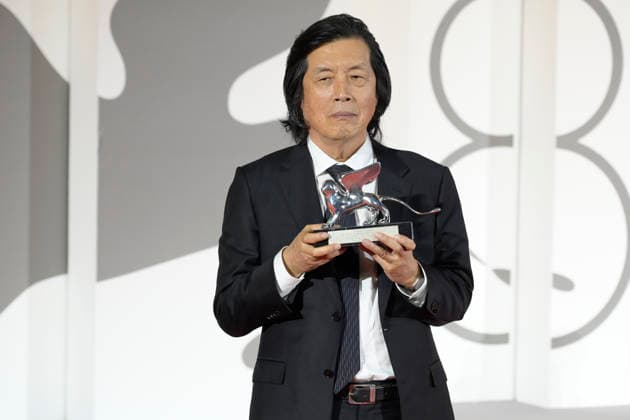 September 12, 2026, Venice Lido, Italy: Lee Chang-dong poses with the Silver Lion Grand Jury Prize Award for Ga-neung-han Sa-rang (Possible Love) at the Winners Photocall during the 83rd Venice International Film Festival at Sala Grande. Venice Lido Italy  - ZUMAs197 20260912_aaa_s197_562 Copyright: xMarioxCartellix
