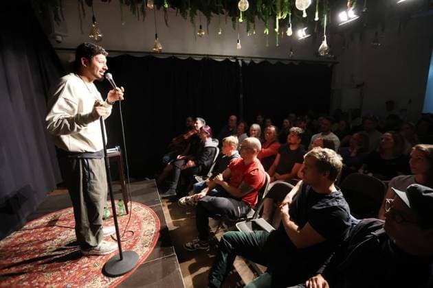 Abdul Kader Chahin s Ehrenlos Show in Duisburg ** FOR EDITORIAL USE ONLY ** EDITORIAL USE ONLY ** p Comedian Abdul Kader Chahin on tour with his new show Ehrenlos at the Bora in Duisburg on Saturday, September 12, 2026, Germany, North Rhine-Westphalia, Duisburg. Copyright KerstinxBögeholz Copyright: KerstinxBögeholz doc87kx2vdg0brzhcfiw7r ,EDITORIAL USE ONLY Copyright: KerstinxBögeholz