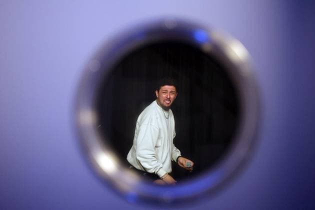 Abdul Kader Chahin s Ehrenlos Show in Duisburg ** FOR EDITORIAL USE ONLY ** EDITORIAL USE ONLY ** p Comedian Abdul Kader Chahin on tour with his new show Ehrenlos at the Bora in Duisburg on Saturday, September 12, 2026 Germany NRW Duisburg Copyright KerstinxBögeholz Copyright: KerstinxBögeholz doc87kx2u8ryl1zyeb8f14 ,EDITORIAL USE ONLY Copyright: KerstinxBögeholz