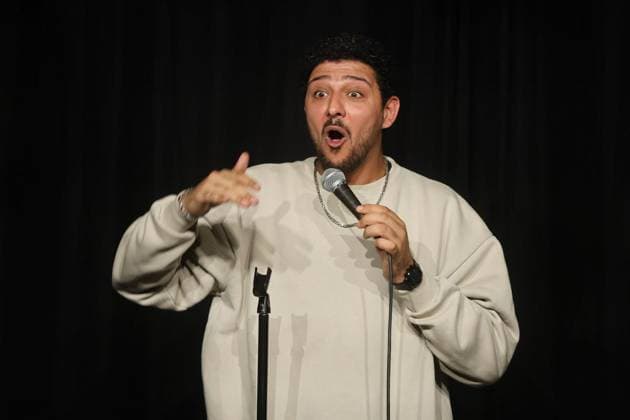Abdul Kader Chahin s Ehrenlos Show in Duisburg ** FOR EDITORIAL USE ONLY ** EDITORIAL USE ONLY ** p Comedian Abdul Kader Chahin on tour with his new show Ehrenlos at the Bora in Duisburg on Saturday, September 12, 2026 Germany NRW Duisburg Copyright KerstinxBögeholz Copyright: KerstinxBögeholz doc87kx2ugz306gxzjyez4 ,EDITORIAL USE ONLY Copyright: KerstinxBögeholz