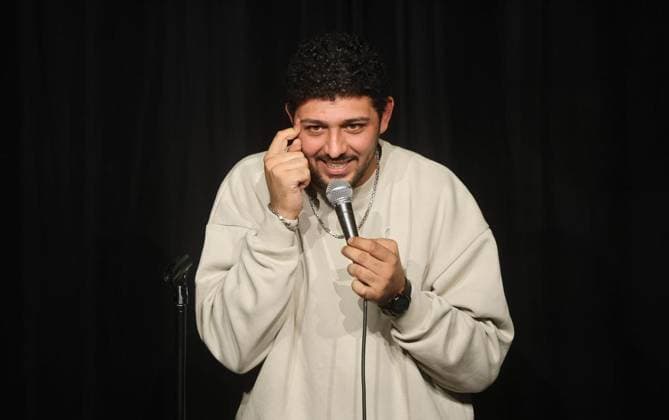 Abdul Kader Chahin s Ehrenlos Show in Duisburg ** FOR EDITORIAL USE ONLY ** EDITORIAL USE ONLY ** p Comedian Abdul Kader Chahin on tour with his new show Ehrenlos at the Bora in Duisburg on Saturday, September 12, 2026 Germany NRW Duisburg Copyright KerstinxBögeholz Copyright: KerstinxBögeholz doc87kx2v00cpu1h08mff14 ,EDITORIAL USE ONLY Copyright: KerstinxBögeholz