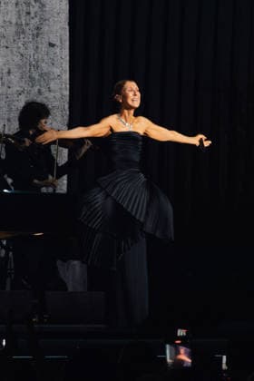 Celine Dion, wearing a Boucheron outfit and jewelry, during her first concert at the Plénitude Arena in Paris La Défense on September 12, 2026 Celine Dion, wearing a Boucheron outfit and jewelry, during her first concert at the Plénitude Arena in Paris La Défense on September 12, 2026, Paris La Défense, France  Copyright: xAgencex xBestimagexAgencex xBestimagex