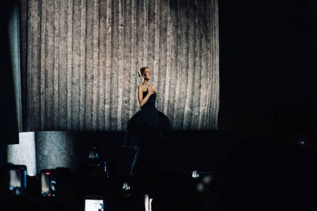 Celine Dion, wearing a Boucheron outfit and jewelry, during her first concert at the Plénitude Arena in Paris La Défense on September 12, 2026 Celine Dion, wearing a Boucheron outfit and jewelry, during her first concert at the Plénitude Arena in Paris La Défense on September 12, 2026, Paris La Défense, France  Copyright: xAgencex xBestimagexAgencex xBestimagex