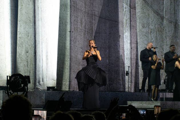 Celine Dion, wearing a Boucheron outfit and jewelry, during her first concert at the Plénitude Arena in Paris La Défense on September 12, 2026 Celine Dion, wearing a Boucheron outfit and jewelry, during her first concert at the Plénitude Arena in Paris La Défense on September 12, 2026, Paris La Défense, France  Copyright: xAgencex xBestimagexAgencex xBestimagex