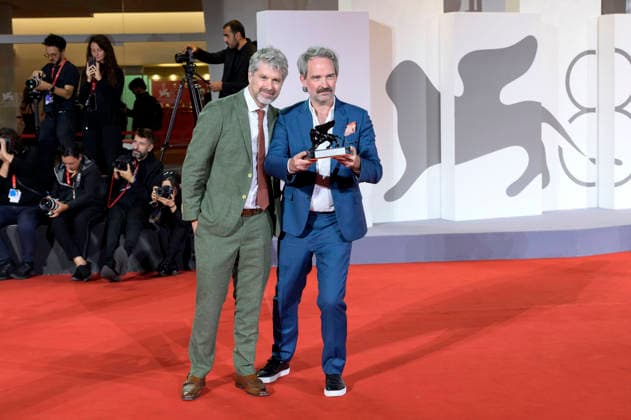 Peter Flaherty and Jesse Garrison, recipients of the Venice Immersive Achievement Award for *Empire at Sea*, at a photocall with the award winners of the 2026 Venice Biennale—the 83rd Venice International Film Festival—in front of the Palazzo del Cinema in Venice, September 12, 2026 Foto:xA.xM.xTinghinox xFuturexImagex awards_7026