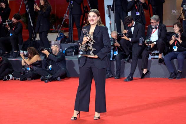 Malou Khebizi, winner of the Marcello Mastroianni Award for Best Young Actress in *15 18 A Place to Heal*, at a photo call with the award winners of the 2026 Venice Biennale 83rd Venice International Film Festival in front of the Palazzo del Cinema in Venice, September 12, 2026 Foto:xA.xM.xTinghinox xFuturexImagex awards_7037