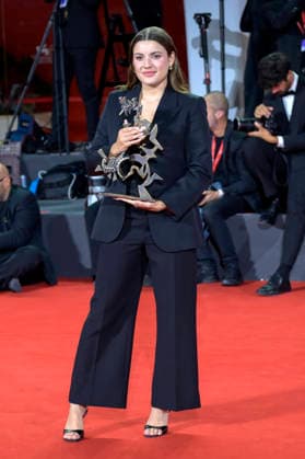 Malou Khebizi, winner of the Marcello Mastroianni Award for Best Young Actress in *15 18 A Place to Heal*, at a photo call with the award winners of the 2026 Venice Biennale 83rd Venice International Film Festival in front of the Palazzo del Cinema in Venice, September 12, 2026 Foto:xA.xM.xTinghinox xFuturexImagex awards_7038