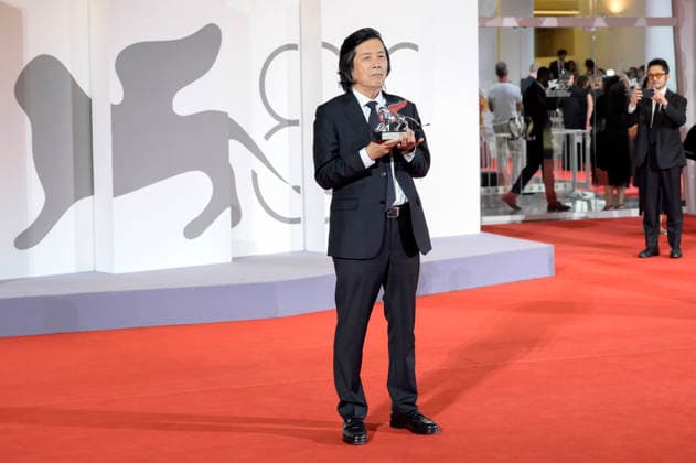 Lee Chang-dong, winner of the Grand Jury Prize for *Ganeunghan sarang: Possible Love*, at a photo call with the award winners of the 2026 Venice Biennale—the 83rd Venice International Film Festival—in front of the Palazzo del Cinema in Venice, September 12, 2026 Foto:xA.xM.xTinghinox xFuturexImagex awards_7047