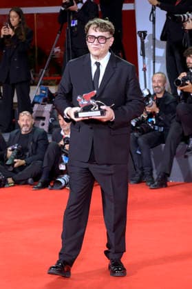 Ilya Khrzhanovsky, winner of the Silver Lion for Best Director for *DAU*, at a photocall with the award winners of the 2026 Venice Biennale—the 83rd Venice International Film Festival—in front of the Palazzo del Cinema in Venice, September 12, 2026 Foto:xA.xM.xTinghinox xFuturexImagex awards_7057