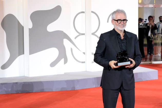 Stéphane Brize, winner of the Best Screenplay Award for *Un bon petit soldat* (*A Good Little Soldier*), at a photocall with the award winners of the 2026 Venice Biennale—the 83rd Venice International Film Festival—in front of the Palazzo del Cinema in Venice, September 12, 2026 Foto:xA.xM.xTinghinox xFuturexImagex awards_7081