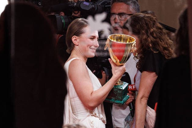 News - Winners Photocall - The 83rd Venice International Film Festival Mathilde Arcel is seen doing an interview regarding her Coppa Volpi for Best Actress Award for A Woman Unknown at the winners photocall during the 83rd Venice International Film Festival at the Sala Grande on September 12, 2026, in Venice, Italy. Photo: Cinzia Camela. Lido di Venezia Palazzo del Cinema Italy Copyright: xCinziaxCamelax xLiveMediax LPN_2671882