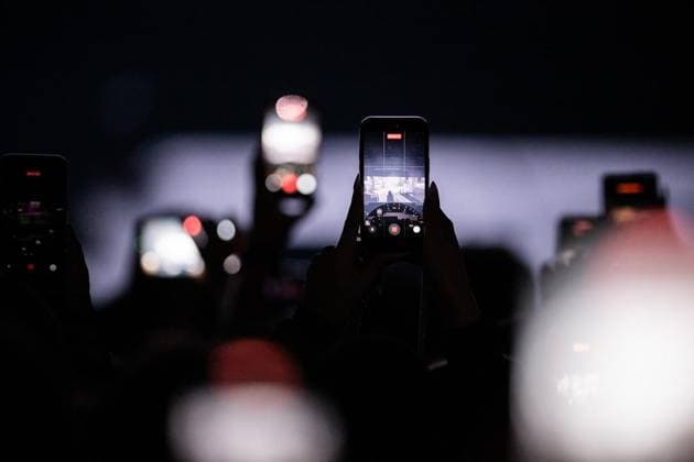 Katseye Concert ** FOR EDITORIAL USE ONLY ** EDITORIAL USE ONLY ** People filming with their cell phones during the Katseye concert. The band Katseye is performing at the Lanxess Arena in Cologne, Germany, on September 13, 2026, as part of their Wildworld Tour. Copyright SocratesxTassos Copyright: SocratesxTassos doc87l7otn9j6s18rpj4zof ,EDITORIAL USE ONLY Copyright: SocratesxTassos