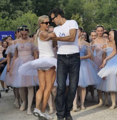 IPA88503004 - A spectacular conclusion to Dance Week, with Roberto Bolle leading the OnDance parade—a wave of thousands of dancers, accompanied by music and movement—that wound its way through Sempione Park all the way to the walls of Sforza Castle.  Copyright: xLucaxPontix xLucaxPonti xIpaxagencyx IPA88503004
