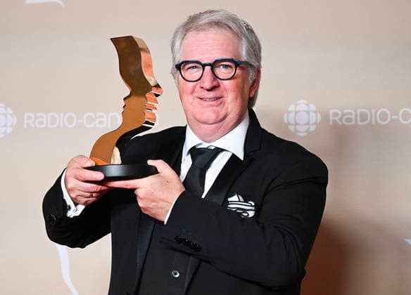 September 13, 2026, Montreal, Pq, CANADA: Benoit Briere holds up his trophy at the Gala Gemeaux awards ceremony in Montreal, on Sunday, Sept. 13, 2026. Montreal CANADA  - ZUMAc35_ 20260913_zaf_c35_206 Copyright: xGrahamxHughesx