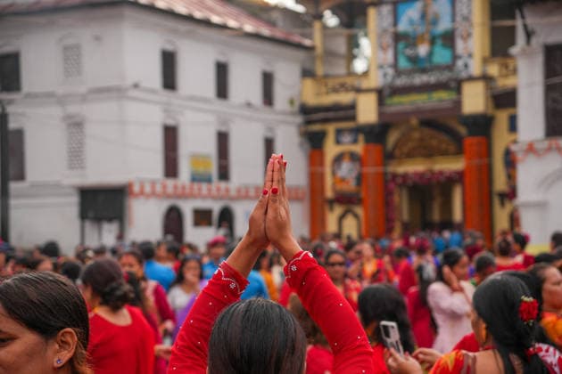 Women Perform Rituals at Pashupatinath on Teej - Kathmandu Hindu women gather at Pashupatinath Temple to offer prayers and perform religious rituals dedicated to Lord Shiva during Haritalika Teej in Kathmandu, Nepal, on September 14, 2026. Many women observe a fast and wear traditional red attire as they celebrate the festival. Photo by Sunii Pradhan ABACAPRESS.COM Nepal  Copyright: xSuniixPradhan ABACAx