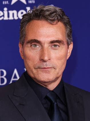 2026 BAFTA TV Tea Party BEVERLY HILLS, LOS ANGELES, CALIFORNIA, USA - SEPTEMBER 13: Rufus Sewell arrives at the 2026 BAFTA (British Academy of Film and Television Arts) TV Tea Party presented by Delta Air Lines and Virgin Atlantic and sponsored by Maison Perrier held at The Maybourne Beverly Hills on September 13, 2026 in Beverly Hills, Los Angeles, California, United States. Beverly Hills The Maybourne Beverly Hills California United States Copyright: xXavierxCollin ImagexPressxAgencyx