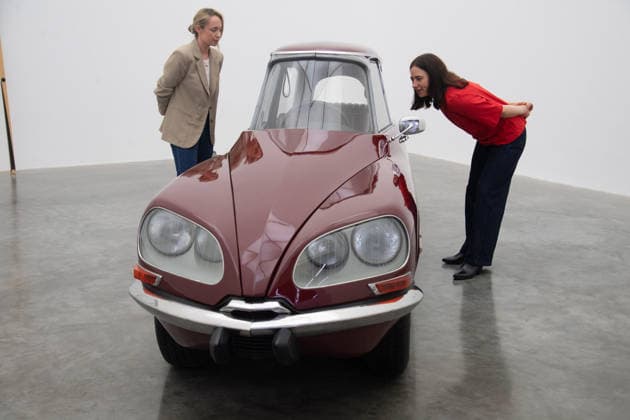 Gabriel Orozco s Chronotopic Exhibition Photocall at White Cube Bermondsey, London, UK Staff members view La DS Cornaline (2013) by Gabriel Orozco featuring a modified Citroën at a photocall for artist Gabriel Orozco s solo exhibition Chronotopic at White Cube Bermondsey, London, England, UK on Monday 14 September, 2026., Credit:Justin Ng Avalon UK, England, London, White Cube Bermondsey Copyright: xJustinxNgx xAvalonx 1134492418