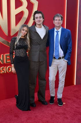 Peyton Shay, Will Lawrence, and Bill Lawrence at the Warner Bros. Television Group s 78th Primetime Emmy Awards Nominees Party at BOA Steakhouse in West Hollywood, September 13, 2026 Foto:xD.xStarbuckx xFuturexImagex warner_6814