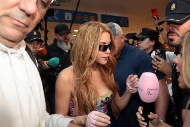 Shakira arrives in Madrid to kick off her 12-concert run Singer Shakira speaks with the media upon her arrival at Adolfo Suárez Madrid-Barajas Airport on September 14, 2026, in Madrid, Spain. The Colombian artist arrives in Madrid to begin a nearly month-long stay with 12 concerts scheduled at the Shakira Stadium, built at the Iberdrola Music venue in Villaverde, a venue with a capacity for more than 50,000 people. The concerts in Madrid are the only European stop on her Las Mujeres Ya no Lloran World Tour. Macondo Park has also been built around the stadium, a temporary city covering 150,000 square meters that will be open from 12:00 p.m. to midnight CELEBRITIES AIRPORT CONCERTS SHAKIRA TOUR José Ramó Madrid Madrid, Spain  Copyright: xJosÃ xRamonxHernandox 7774548