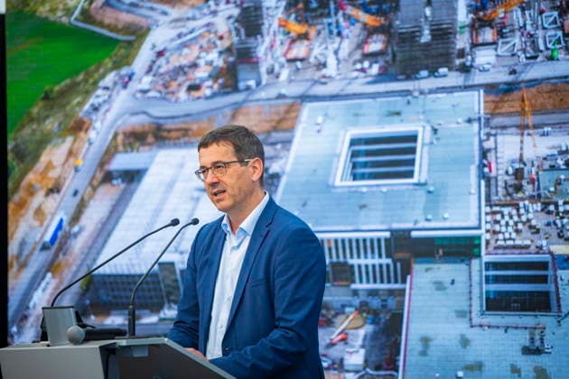 Topping-Out Ceremony for the ESMC Chip Factory in Dresden Topping-Out Ceremony for the ESMC Chip Factory in Dresden Christian Koitzsch, President of the European Semiconductor Manufacturing Company (ESMC) in Dresden, Saxony, Germany