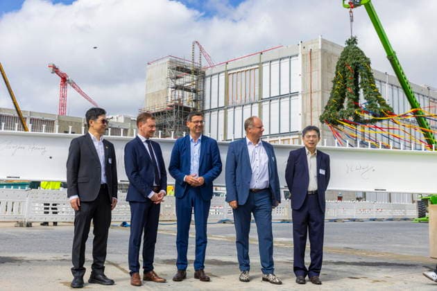 Topping-Out Ceremony for the ESMC Chip Factory in Dresden Topping-Out Ceremony for the ESMC Chip Factory in Dresden; Ching Kun C. K. Huang (left to right), Managing Director and Fab Director of the European Semiconductor Manufacturing Company (ESMC), Michael Kretsc