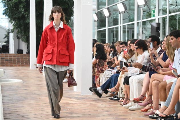 Adolfo Domínguez Fashion Show at MBFWM A model walks the runway during the Adolfo Domínguez fashion show as part of Mercedes-Benz Fashion Week, held at the Greenhouse of the Palacio de Cristal in Arganzuela on September 14, 2026, in Madrid, Spain FASHION CELEBRITIES FASHION SHOW BRAND ADOLFO DOMÍNGUEZ José Madrid Madrid, Spain  Copyright: xJosÃ xOlivax 7774779