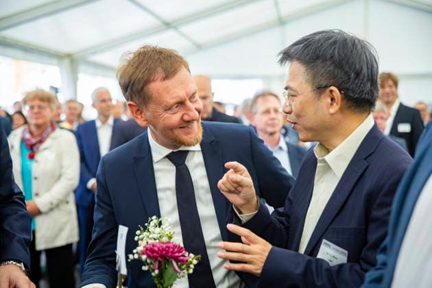 Topping-Out Ceremony for the ESMC Chip Factory in Dresden Topping-Out Ceremony for the ESMC Chip Factory in Dresden Michael Kretschmer (CDU), Minister President of Saxony; Ching Kun C. K. Huang (left), Managing Director and Fab Director of the European Semiconductor Manufacturing Company (ESMC); Dirk Hilbert (FDP), Mayor of Dresden, Saxony, Germany