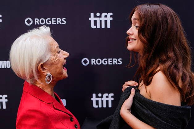 September 14, 2026, Toronto, On, Canada: Helen Mirren, left, talks with Olivia Cooke as they arrive on the red carpet to promote the film A Talent for Murder at the Toronto International Film Festival, in Toronto, on Monday, Sept. 14, 2026. Toronto Canada - ZUMAc35_ 20260914_zaf_c35_032 Copyright: xChrisxYoungx